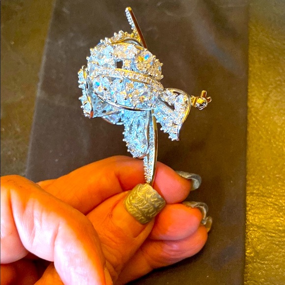 KJL Dazzling Vibrant Three Dimensional Silver Floral Rhinestone Brooch Signed - Picture 5 of 5